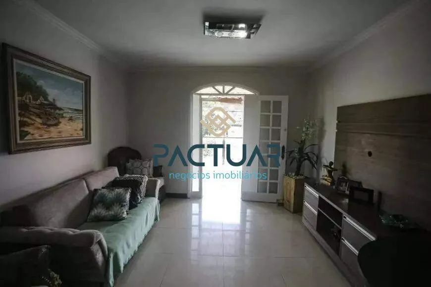 Casa com 4 Quartos e 2 banheiros para Alugar, 234 m² por R$ 4.600/Mês