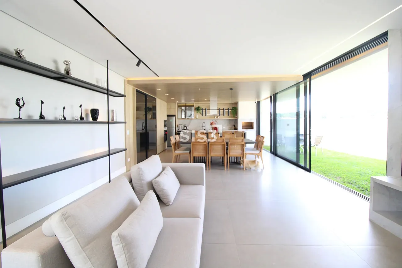 Casa à Venda em Condomínio Próximo ao Parque Tingui | 3 Suítes | Pilarzinho