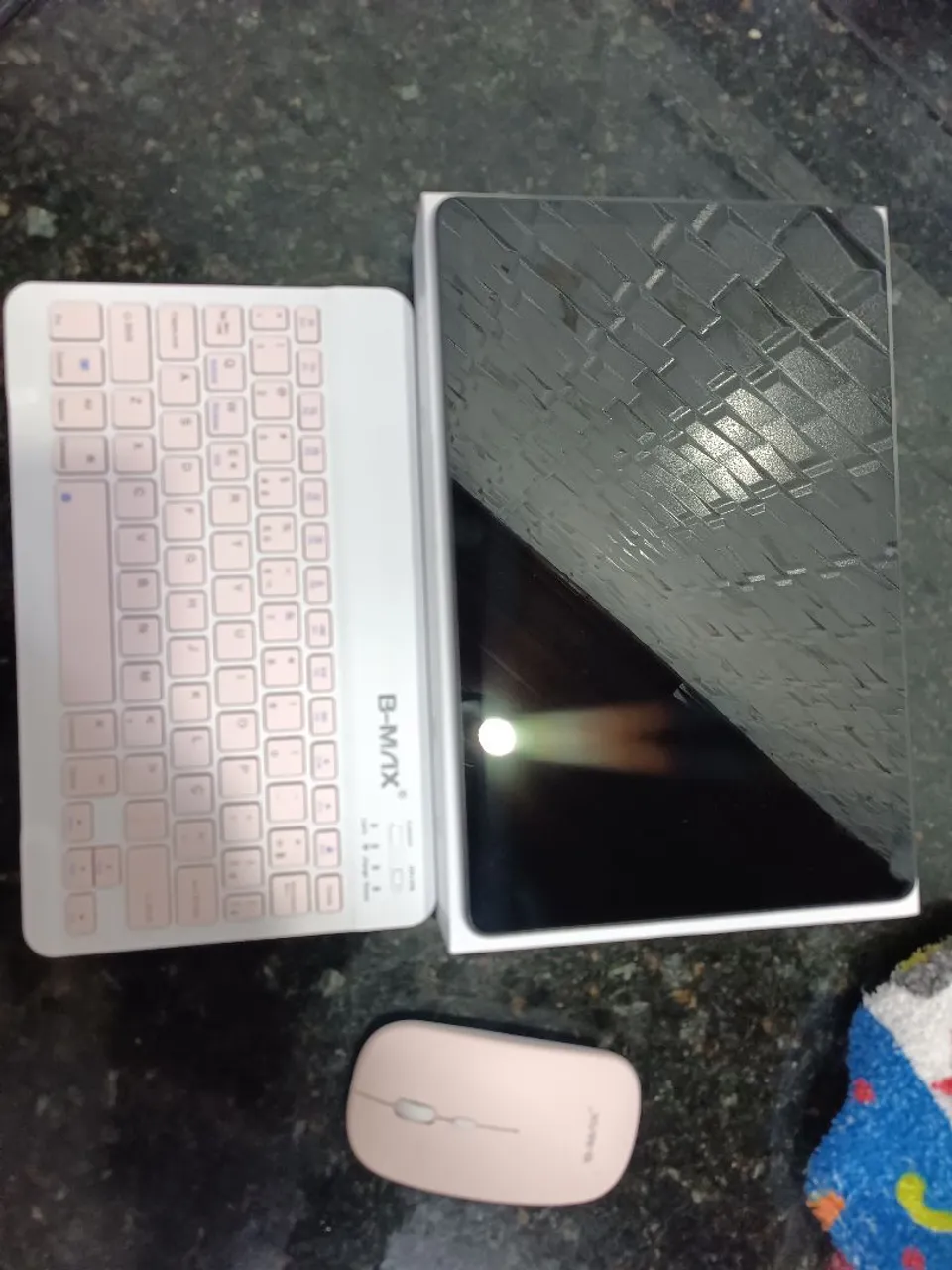 Tablet redmi pad se 11 com 8gb RAM e 256gb com teclado e mouse sem fio