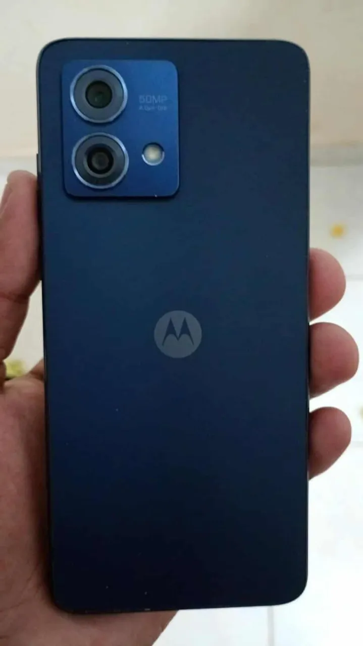 Celular Moto G84 com 16 Gigas de memória RAM