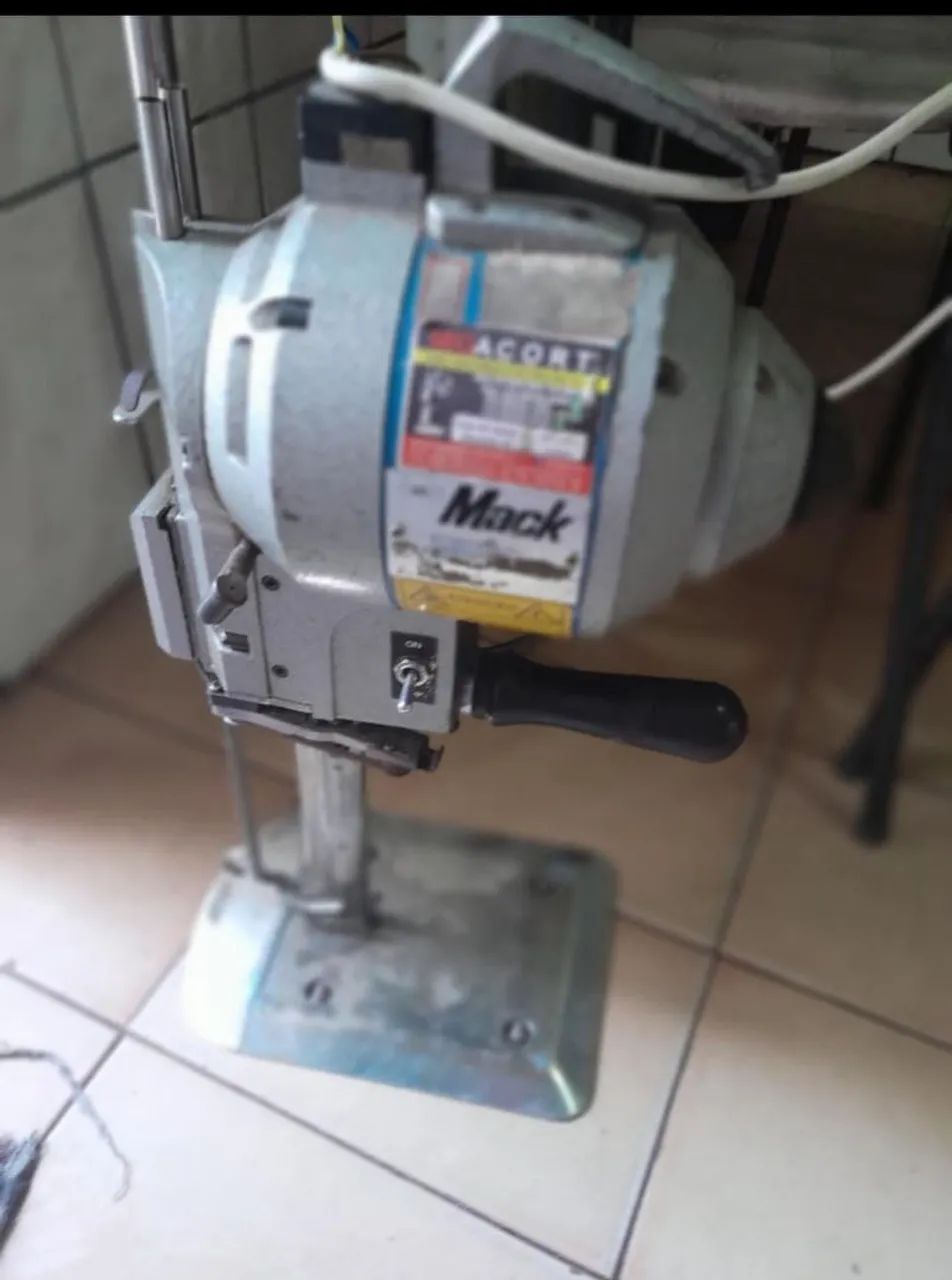 Vendo Máquina de Corte de Tecido Industrial Mac de 8polegadas
