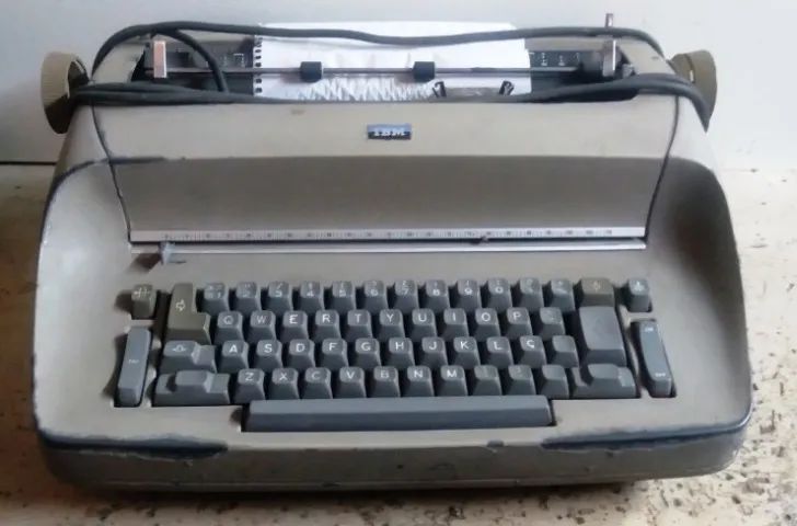 Máquina de escrever eletro mecânica Ibm - Foto 2