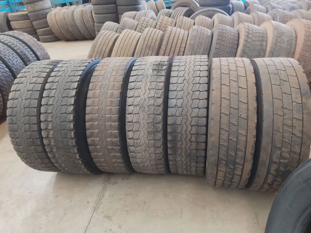 Vende-se pneus 295/80R22. 5 usados  - Foto 5