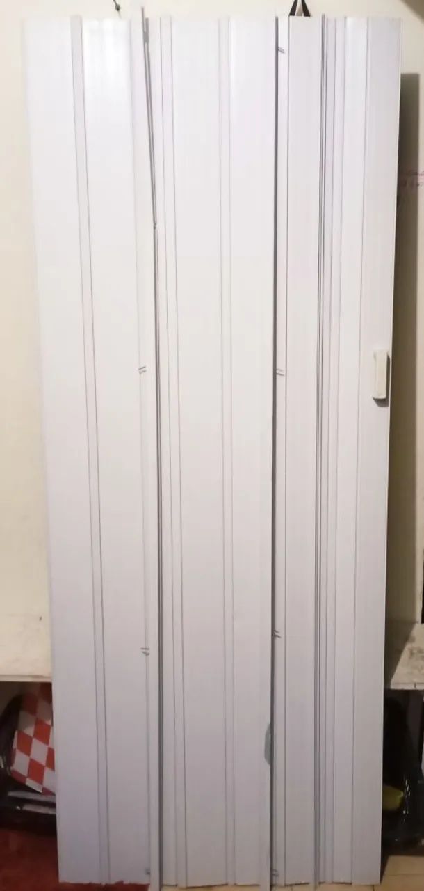 Porta Sanfonada Branca Completa C/ Puxador, Tranca + Batente - Usada