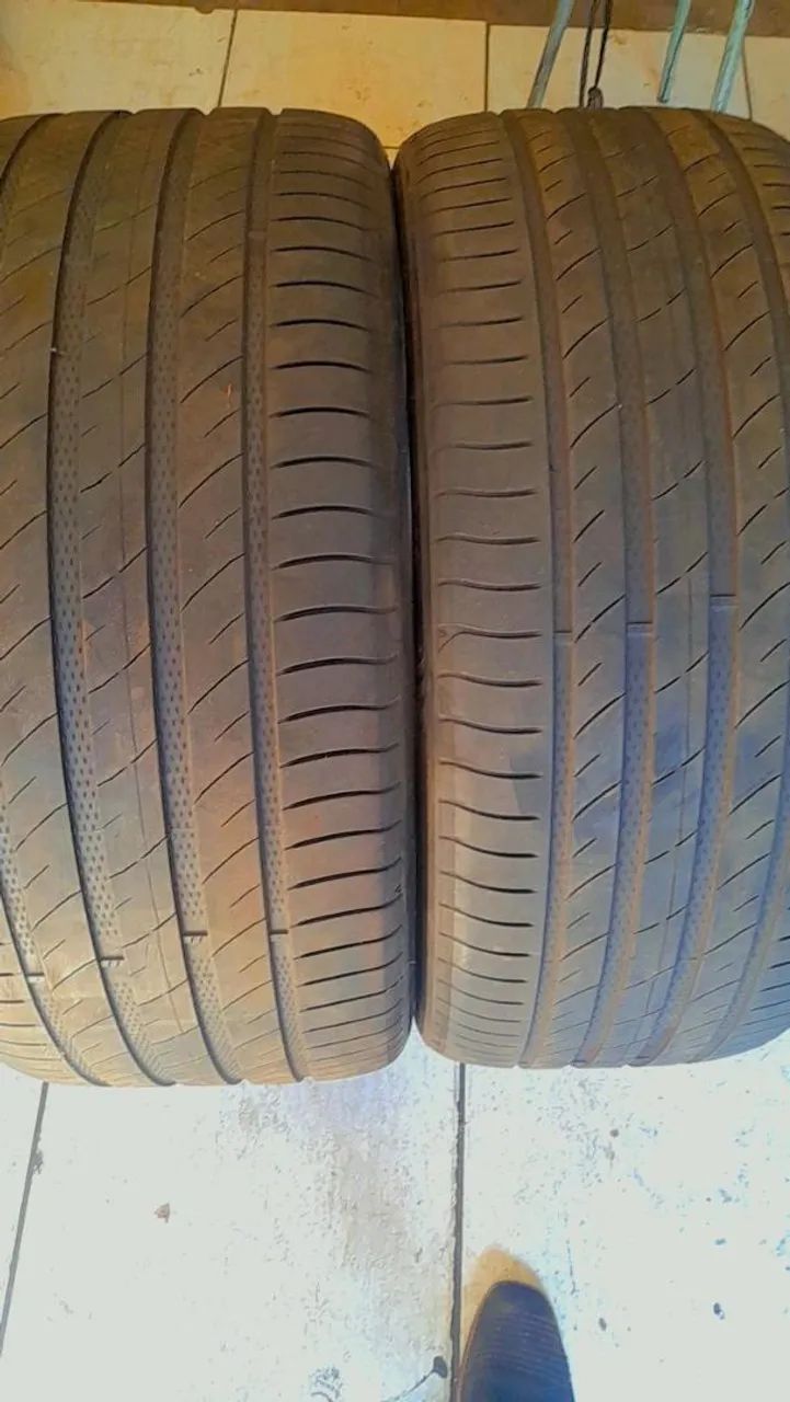 Par de pneu meia vida 245.40zr21   800 reais