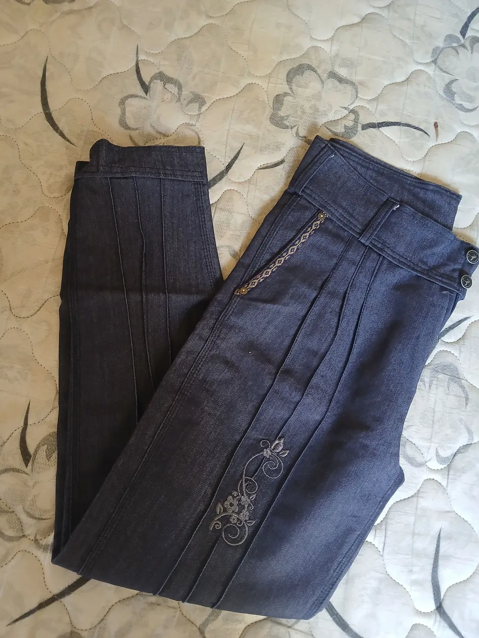 Calça Jeans Feminina Bordada