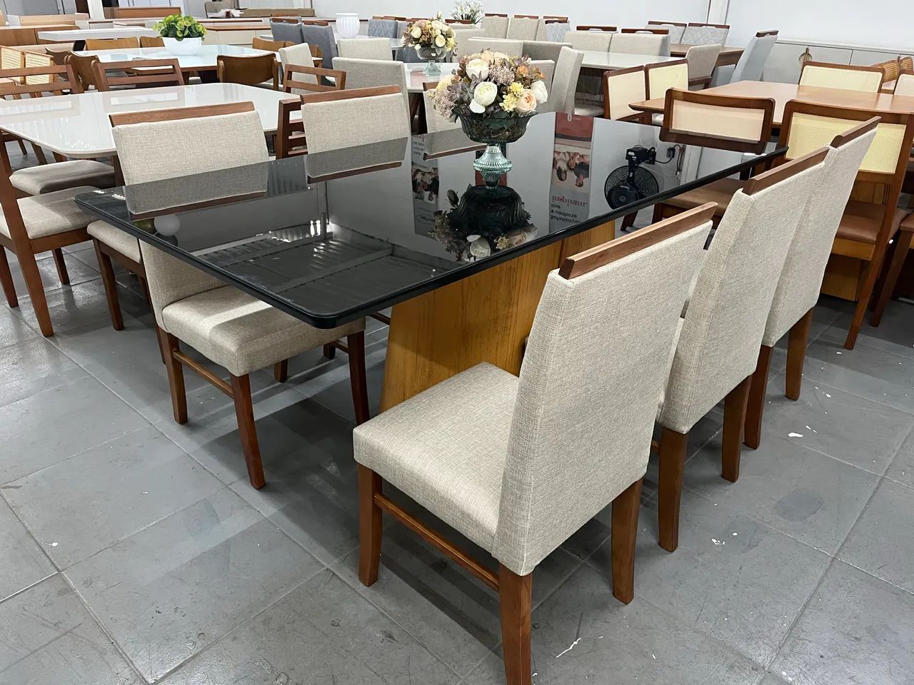 Conjunto mesa para jantar com cadeiras de madeira - Foto 2