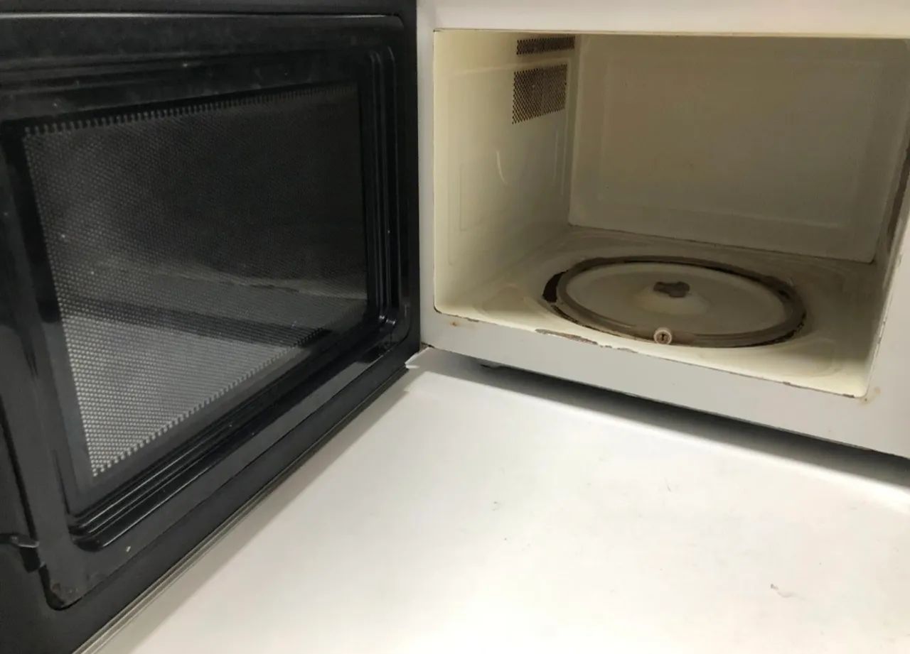 COM DEFEITO LEIA ANUNCIO Microondas Panasonic 30L Grill Usado - Foto 4