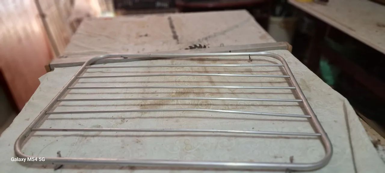 Varal de teto em alumínio,pequena ,sem os acssorios 