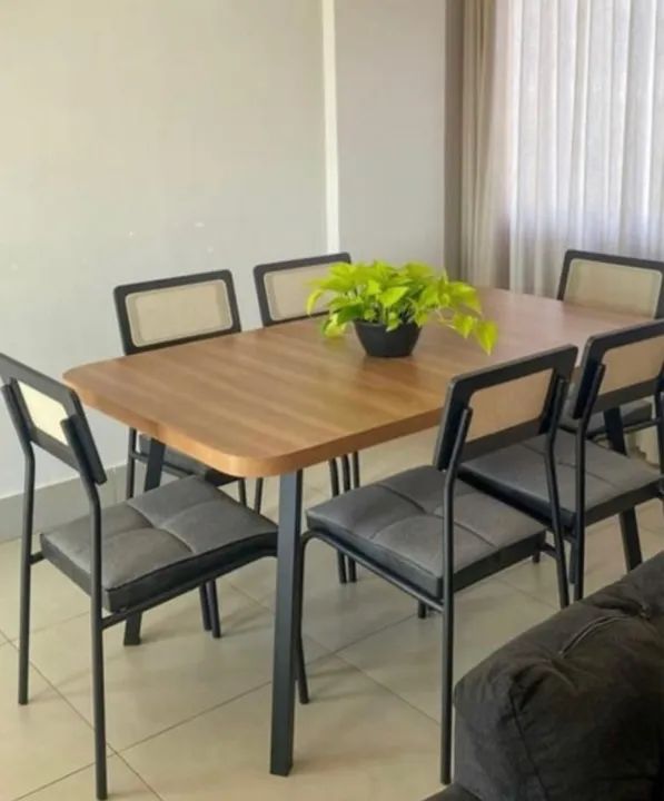 Mesa de Jantar em Madeira com 6 Cadeiras