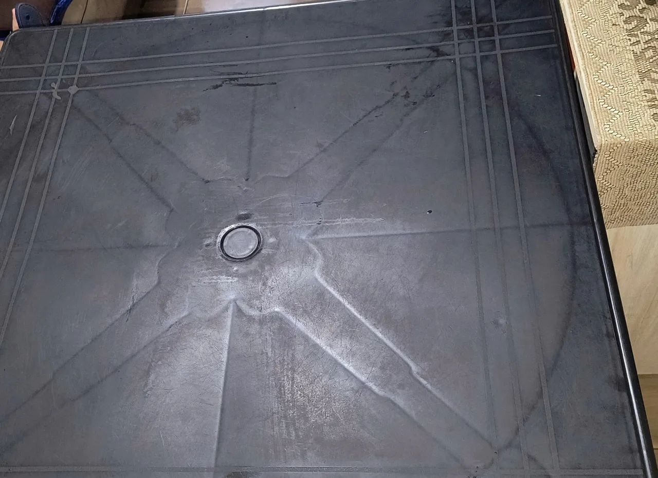 Mesa plástica e banquetas 64961600561794120