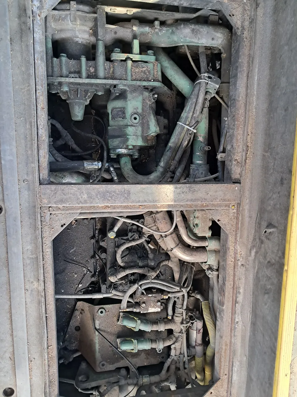 Motor e caixa de marchavolvo b340M <br>06 cilindros <br>Antigo B12 M<br>Caixa Automática ZF Ecolofe