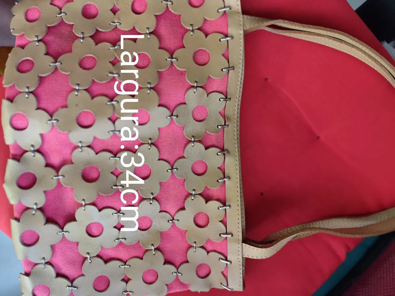 Bolsa de Ombro Rosa com Detalhes Florais - Foto 3