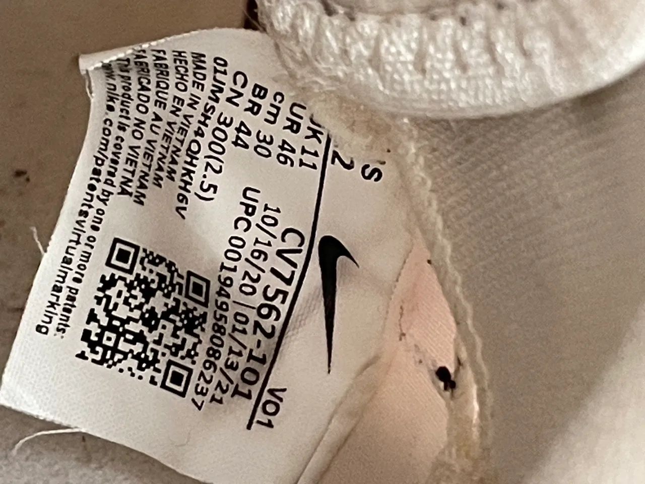 Lebron 18 Low x Atmos Sakura Tam 44 - Foto 2