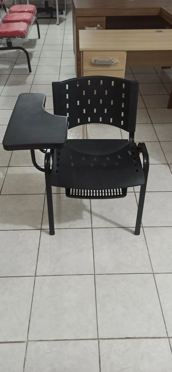 Cadeira escolar preta - Nova