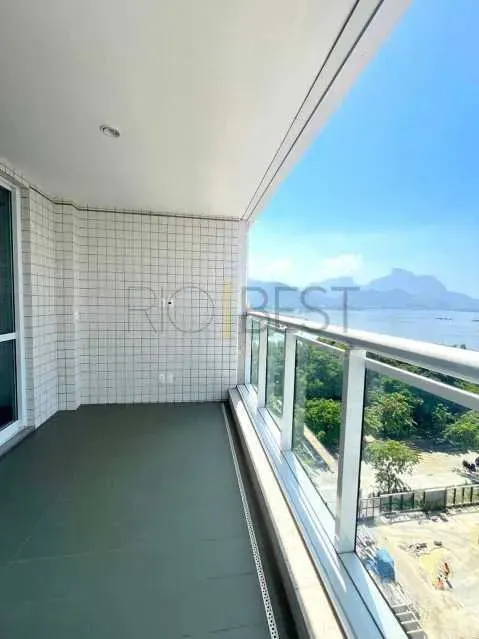 Barra Peninsula Soul 3 quartos Primeira Locação Todo reformado com piso Portobello e móvei