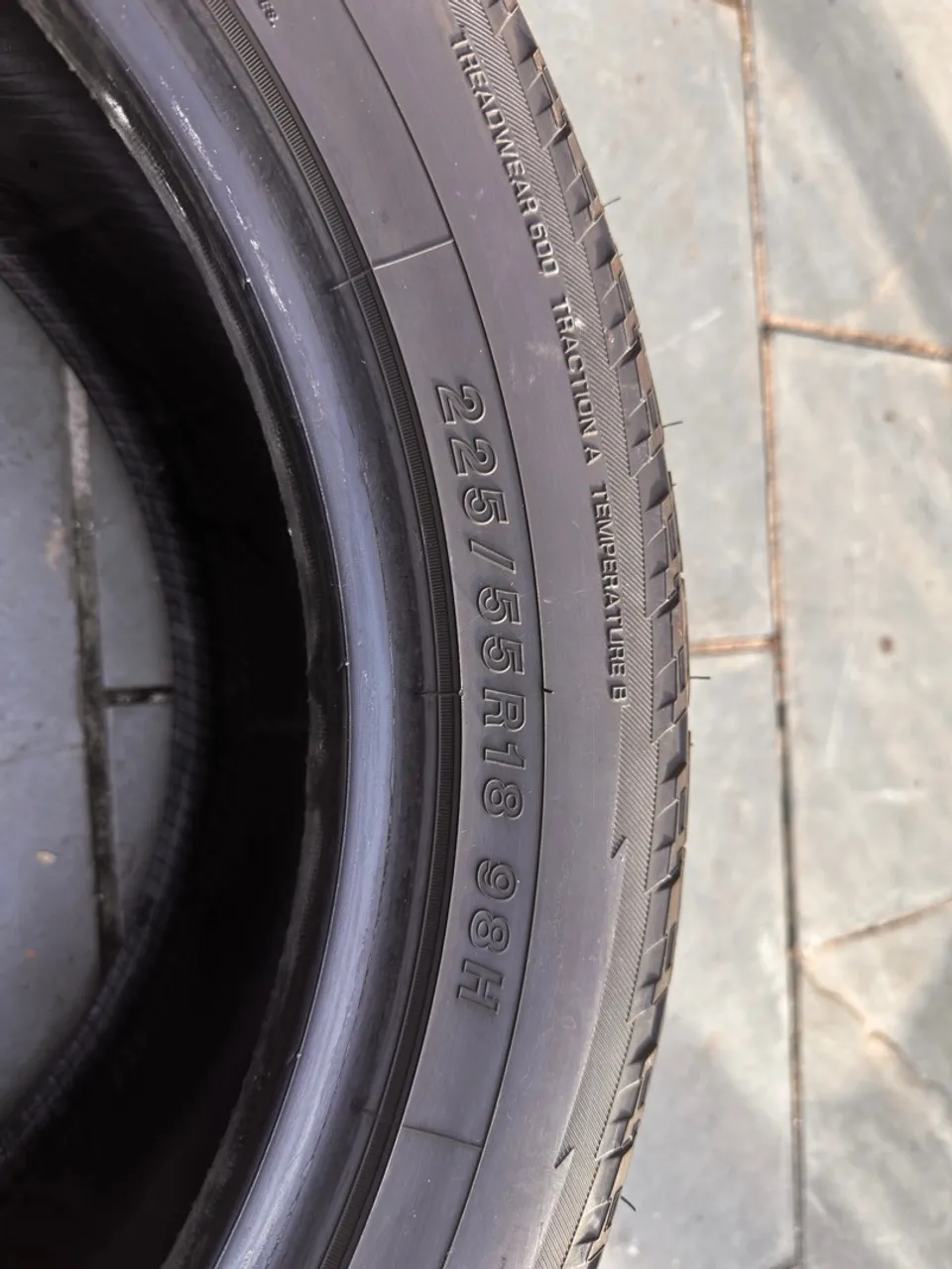PNEU ARO 18 YOKOHAMA GEOLANDAR A/T G015 225/55 R18 98H