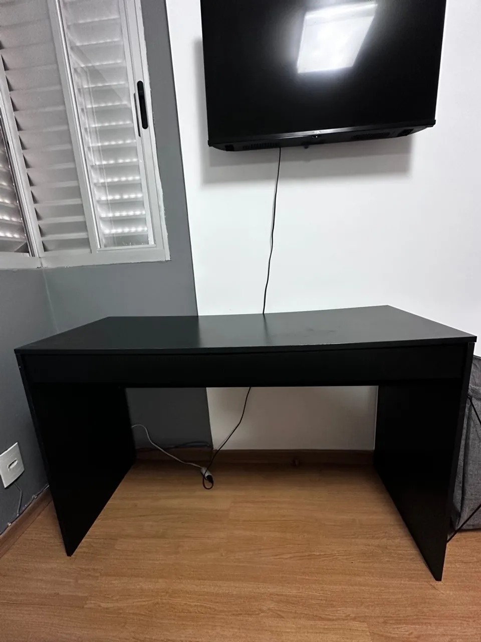Escrivaninha preta moderna