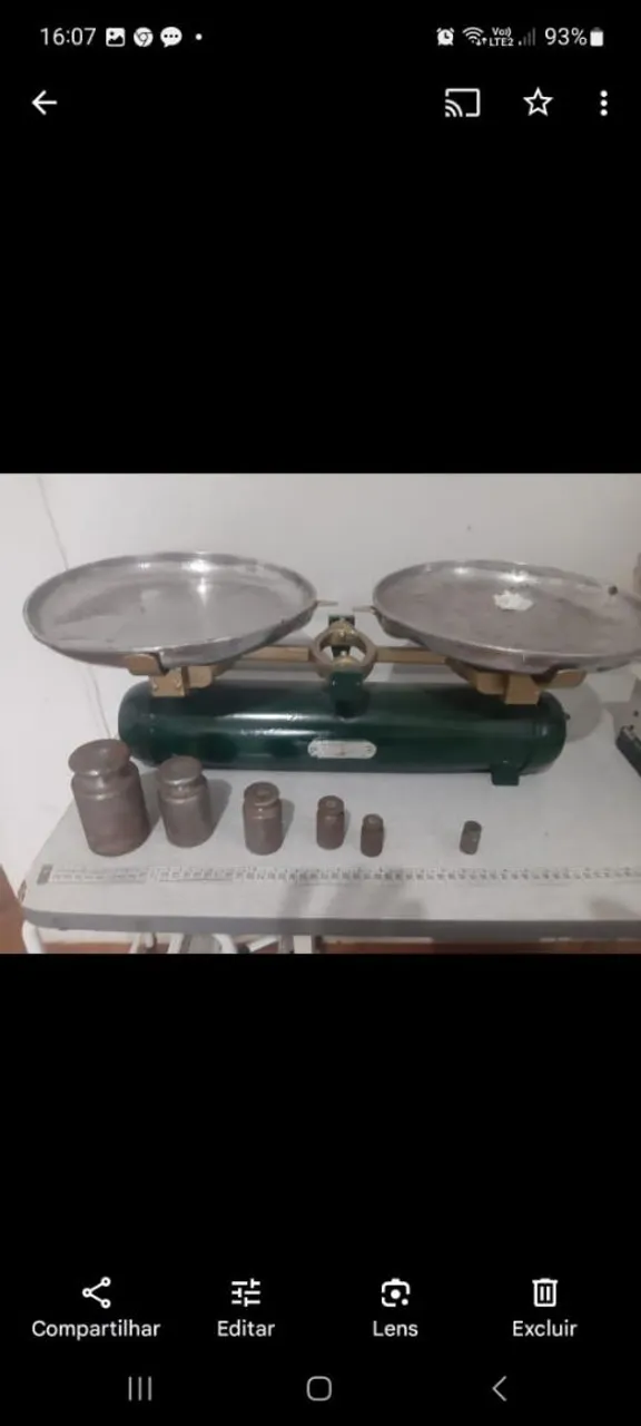 Balança de cozinha antiga com pesos