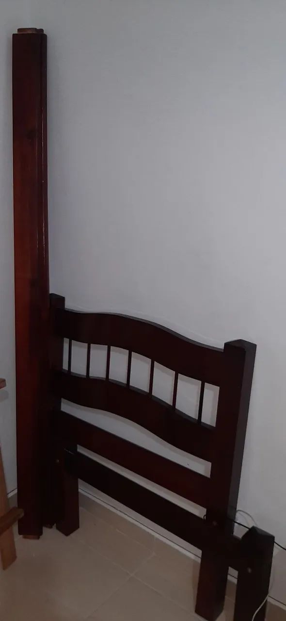 Cama de madeira semi nova conservada - Foto 3