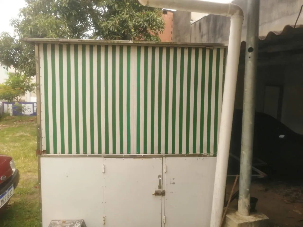 Carrinho de hot dog ou doces muito novo.