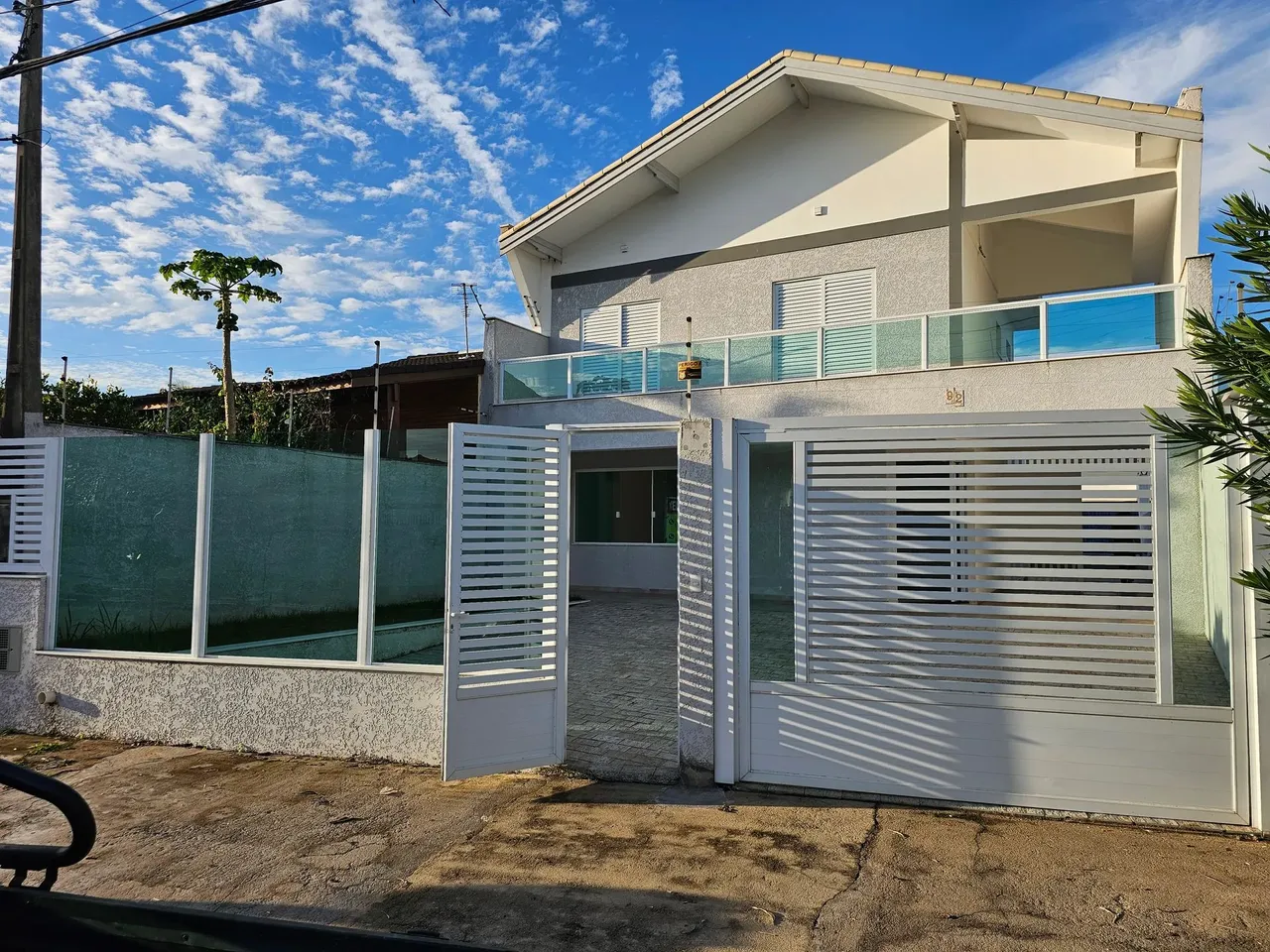 lindo sobrado com linda piscina e vista pro mar