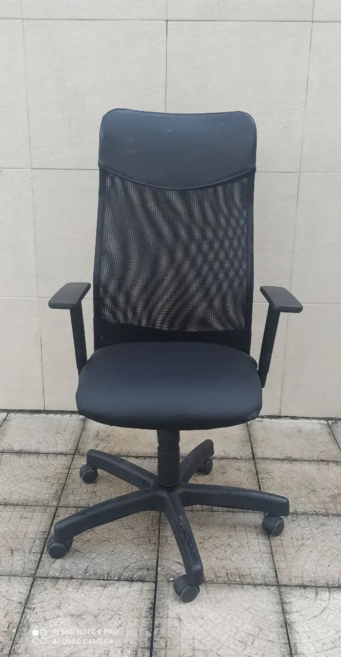 Cadeira de Escritório Ergonômica com Rodinhas