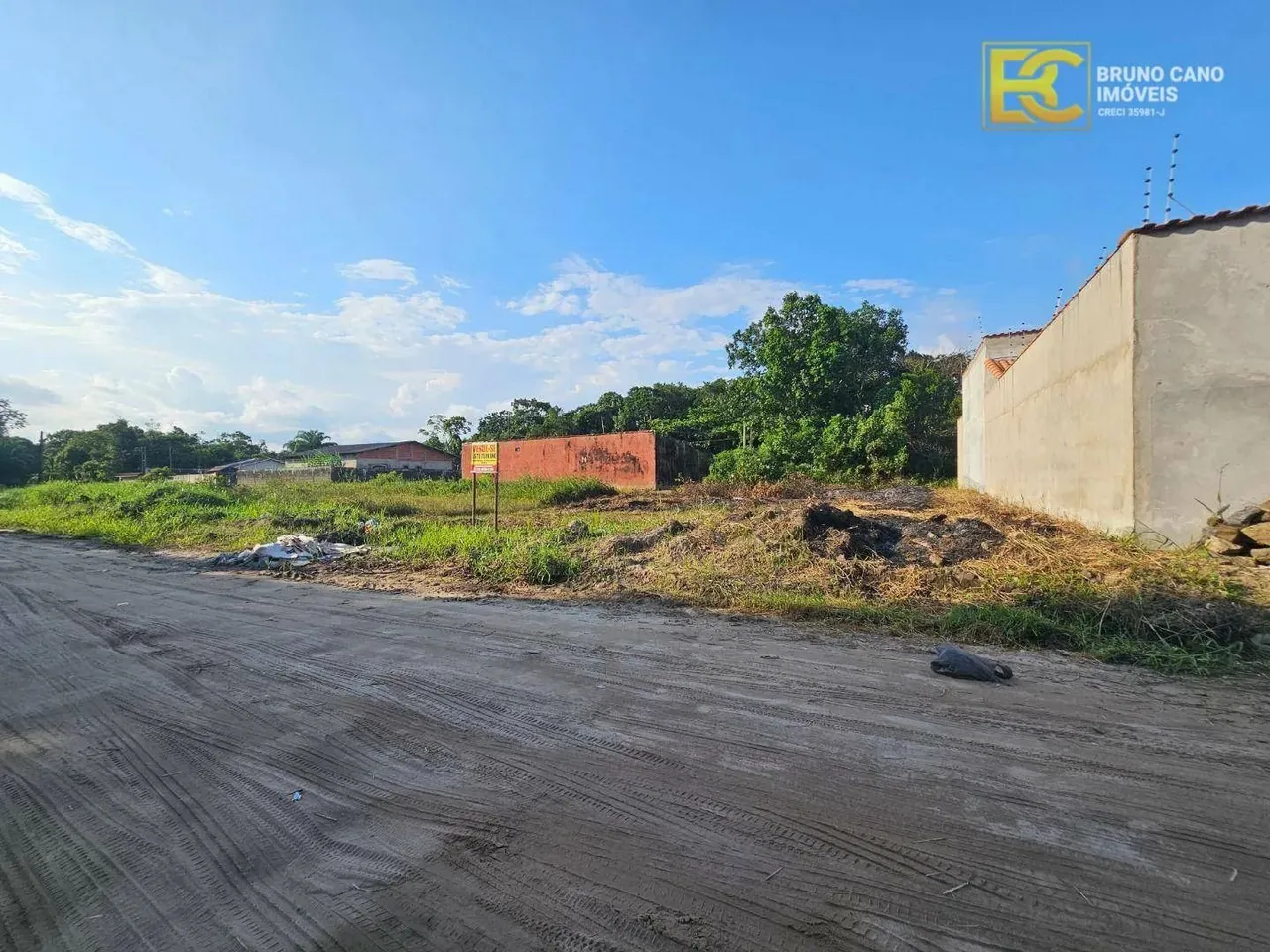 Terreno de 300m2 com escritura à venda na praia de Peruíbe/SP