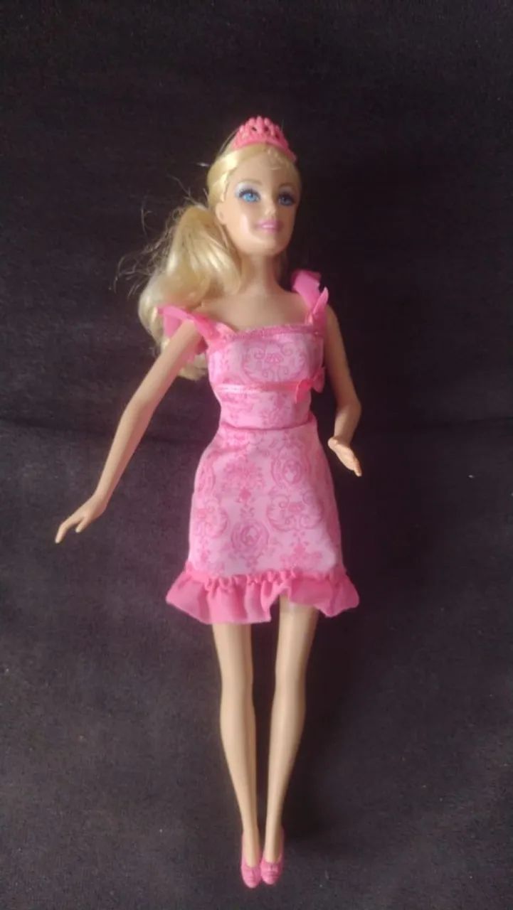 Boneca Barbie corpo de pano 