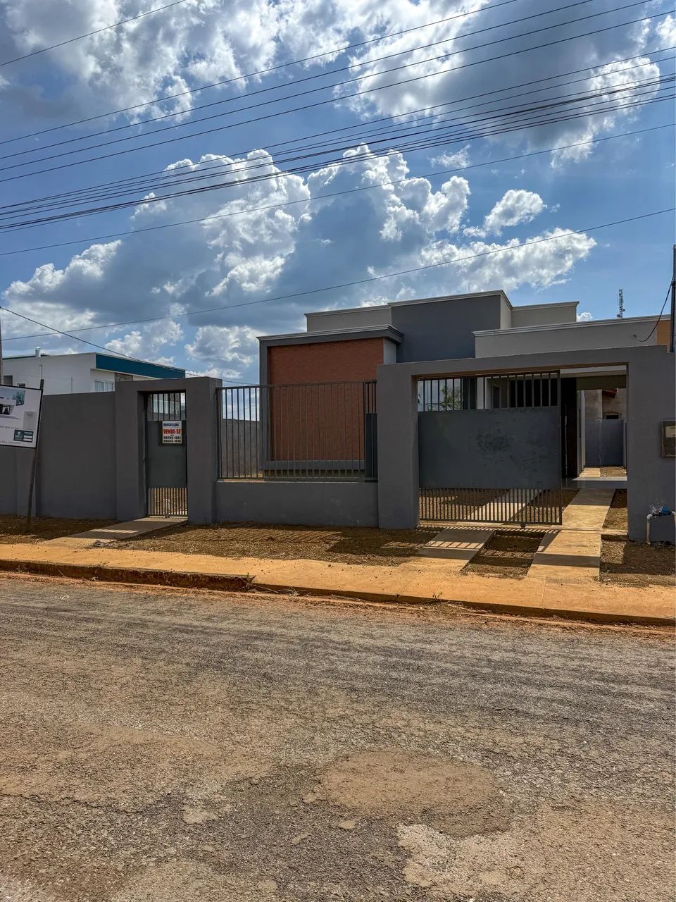 Uma linda casa no bairro Bom clima Chapada dos Guimarães.