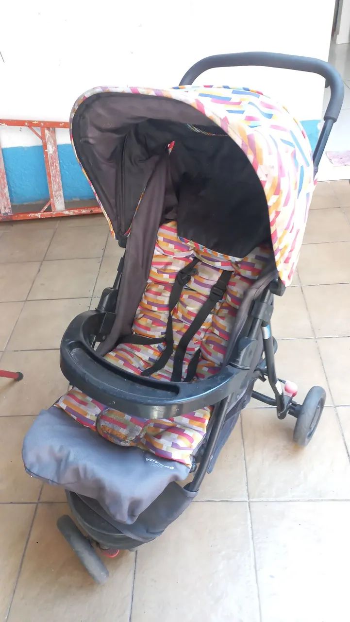 Carrinho de bebê com design colorido - Foto 2