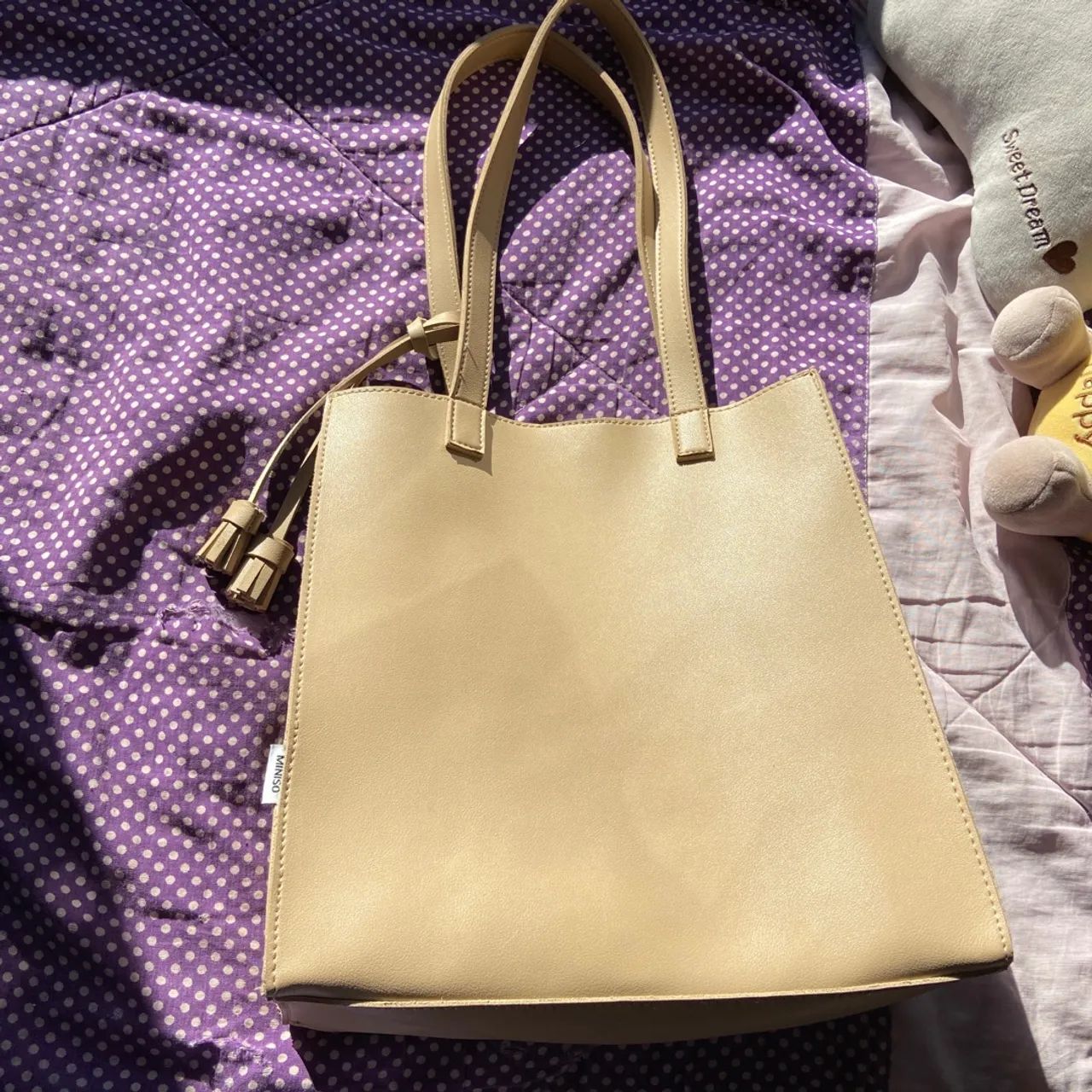 Bolsa de mão elegante bege e dourada - Foto 5