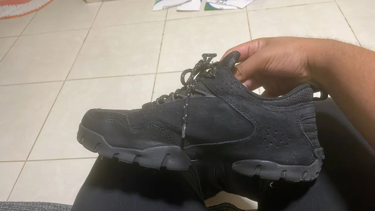Tênis Preto Estiloso e Confortável