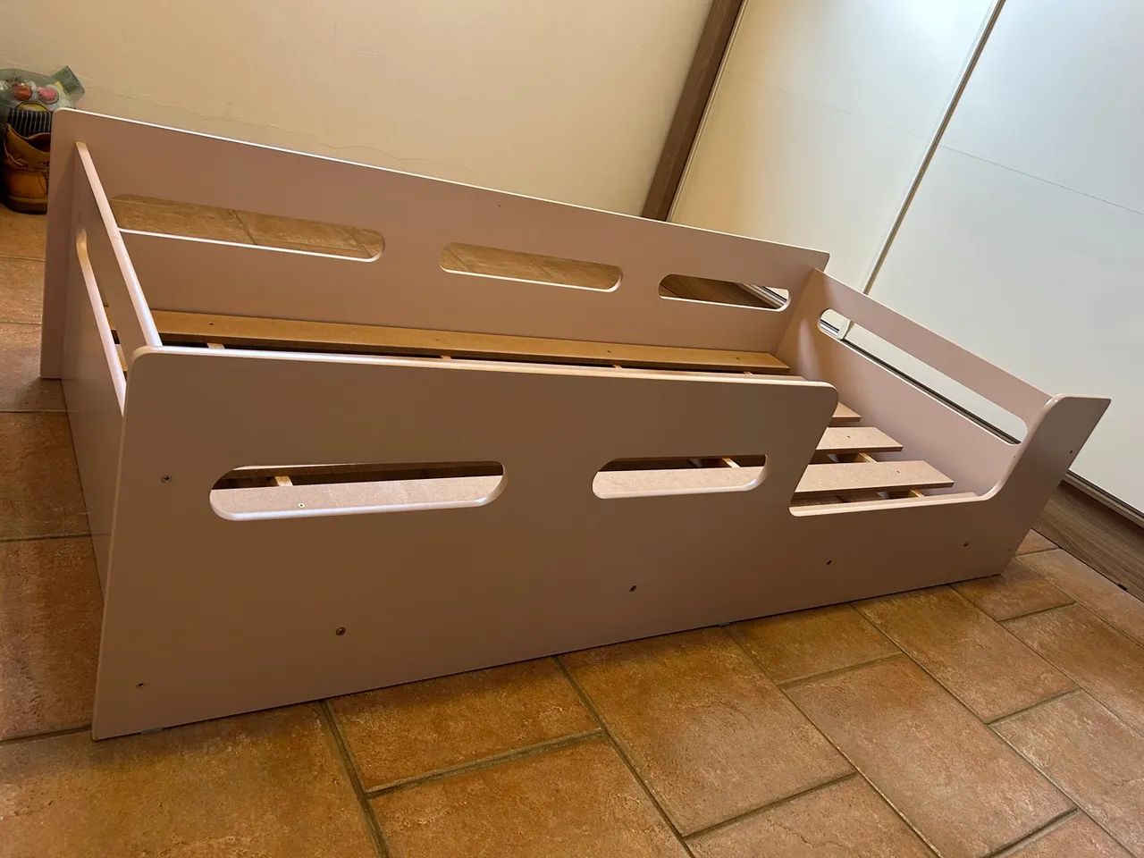 Mini Cama Montessoriana Infantil de Madeira (COM COLCHÃO SIMPLES) - Foto 2