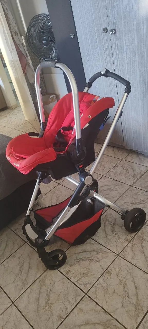 Carrinho de bebê kiddo com bebê conforto 