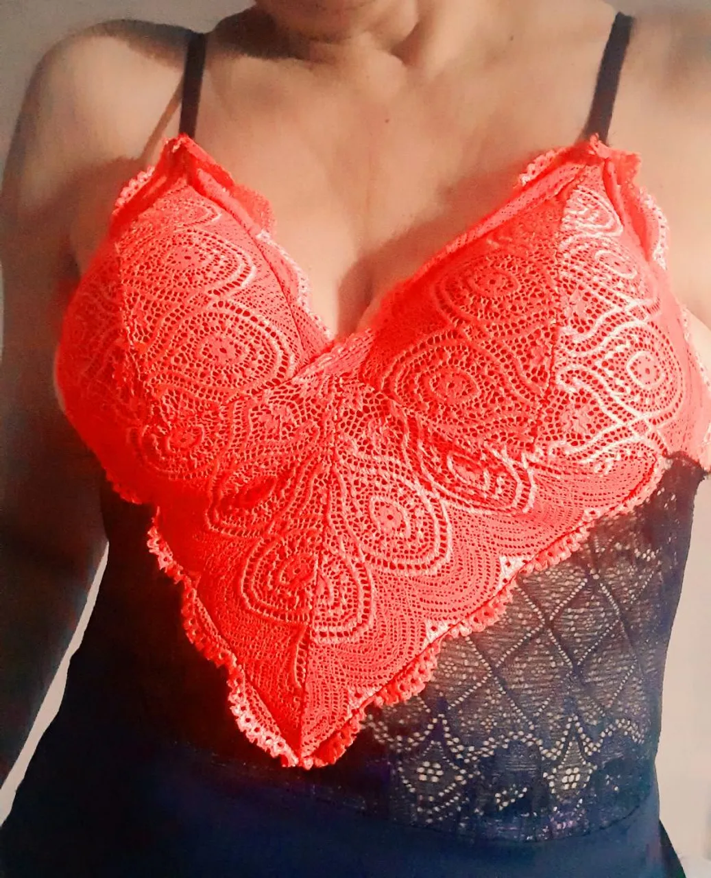 Body de renda.