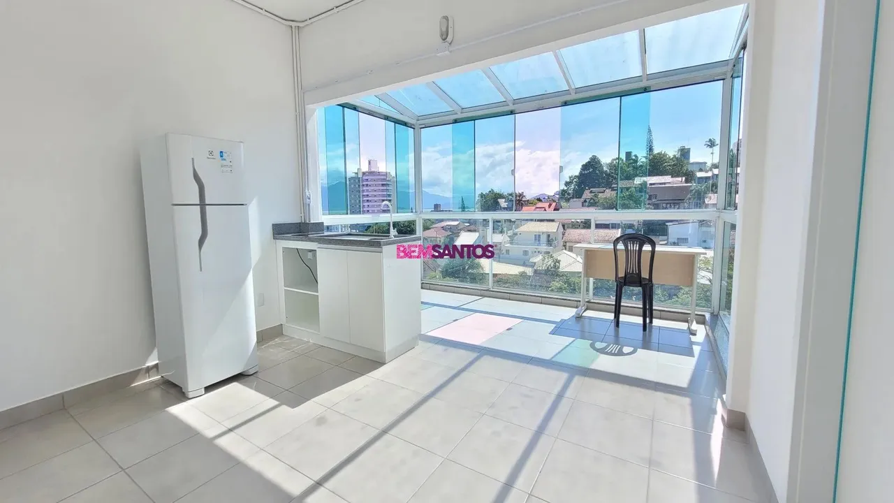 STUDIO SEMIMOBILIADO COM VISTA MAR NO BAIRRO ITAGUAÇU - FLORIANÓPOLIS/SC