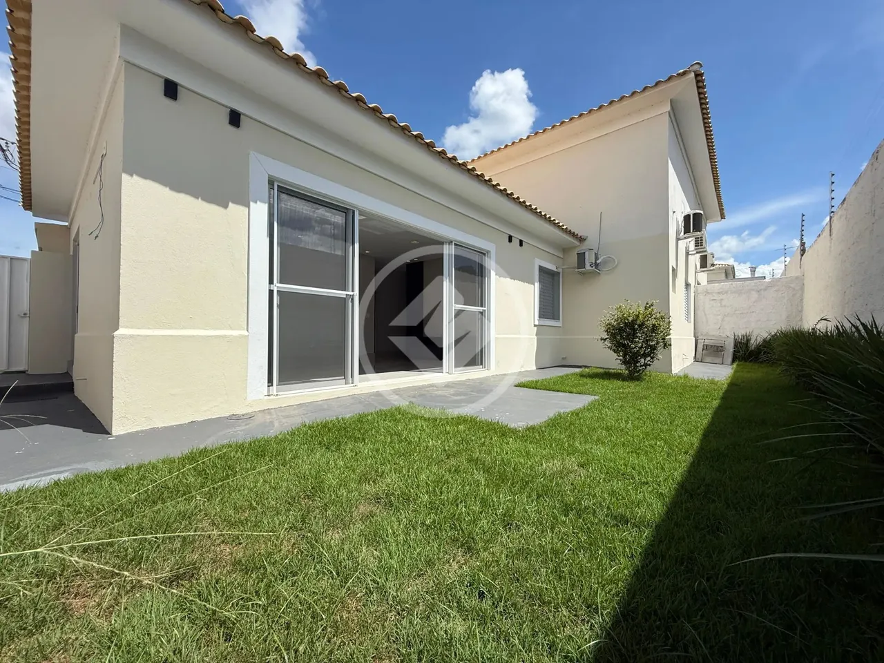 Vende-se casa no condomínio Vistas Residence por R$1.200.000,00. Gostou? Agende sua visita
