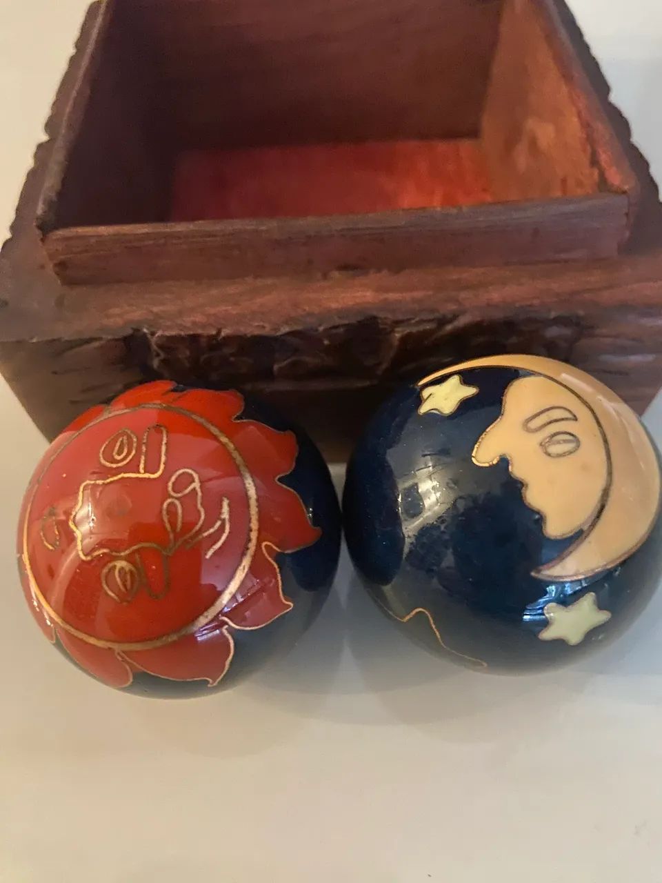 Caixinha entalhada a mão com duas bolas Baoding