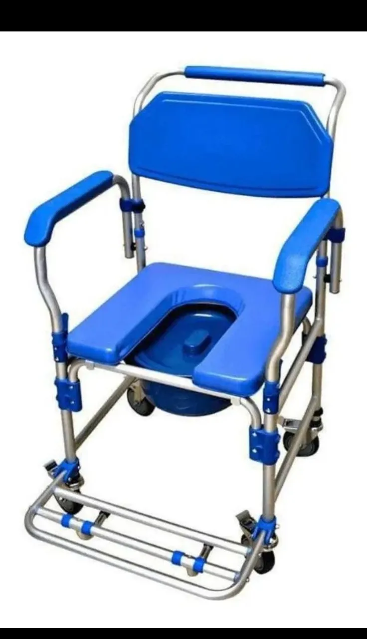 Cadeira de Banho com Rodas - Conforto e Segurança