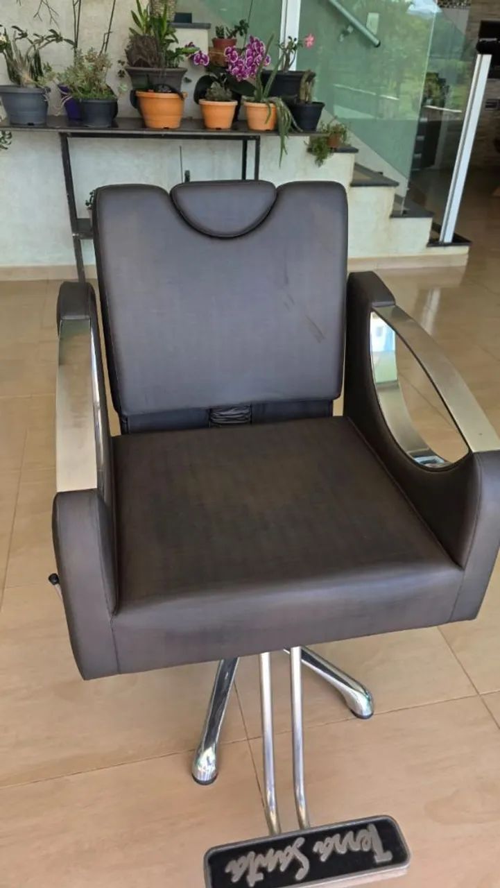 2 Cadeiras de  barbearia terra santa (1100 cada)