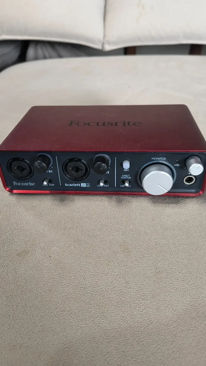 Interface de Áudio Focusrite Scarlett 2i2 1a gen