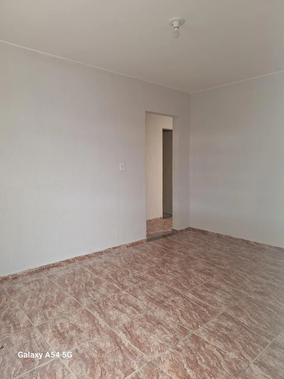Imóvel para aluguel possui 80 metros quadrados com 2 quartos em Recanto das Emas - Brasíli