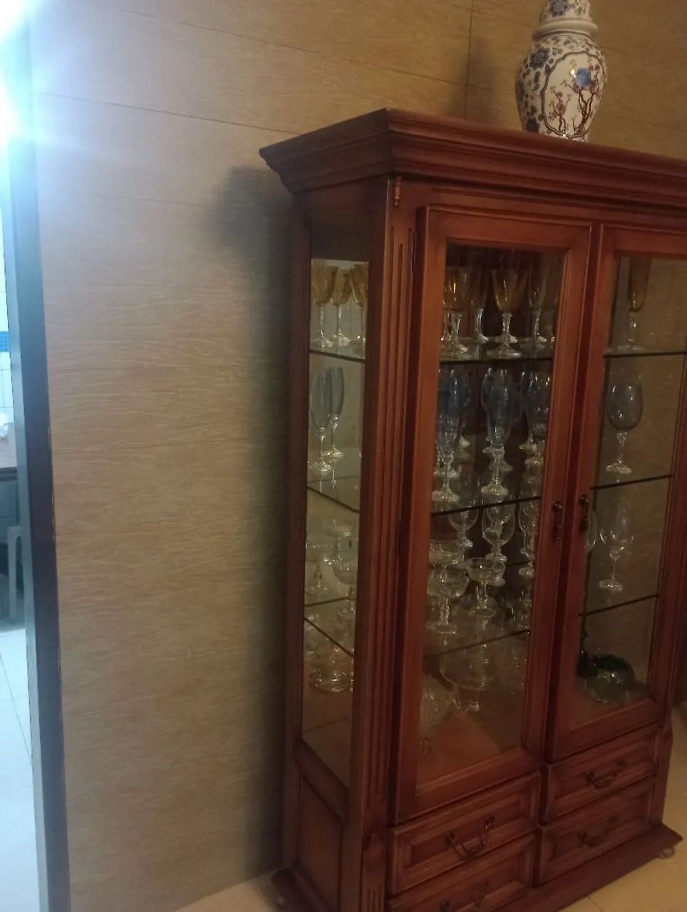 Cristaleira de madeira 64305772334850123