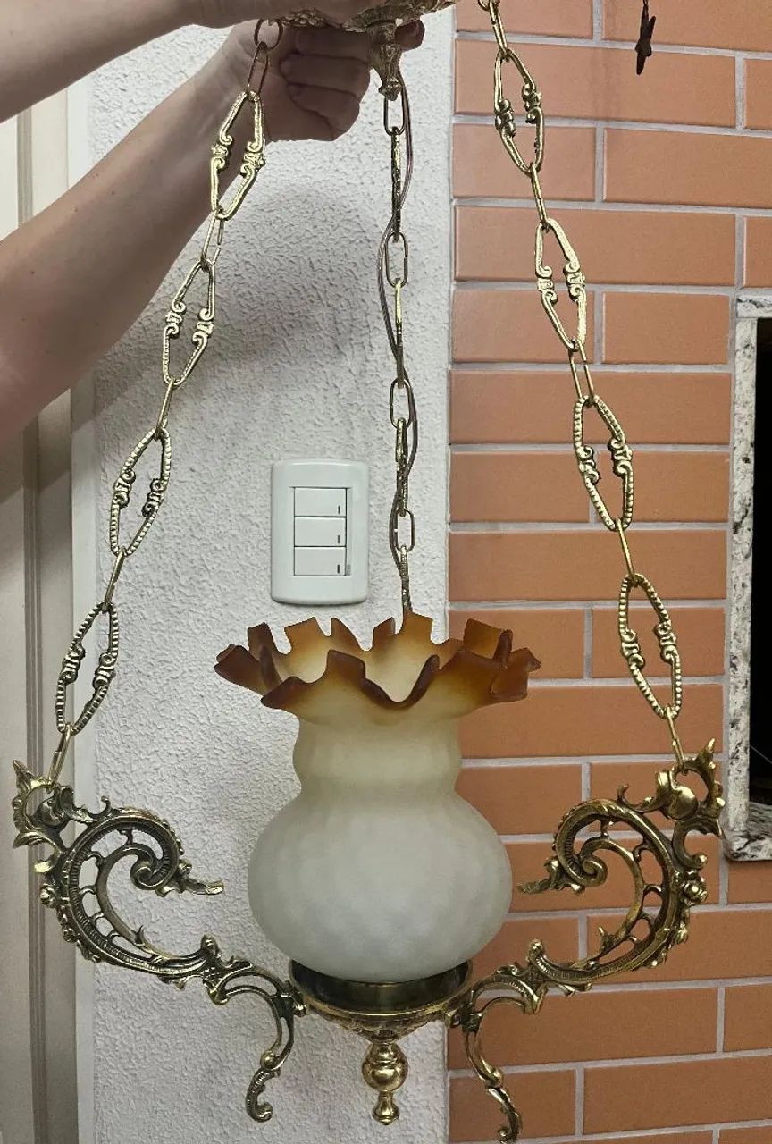 Lustre antigo em bronze maciço com cupula fosca com bordas degradê - Foto 6
