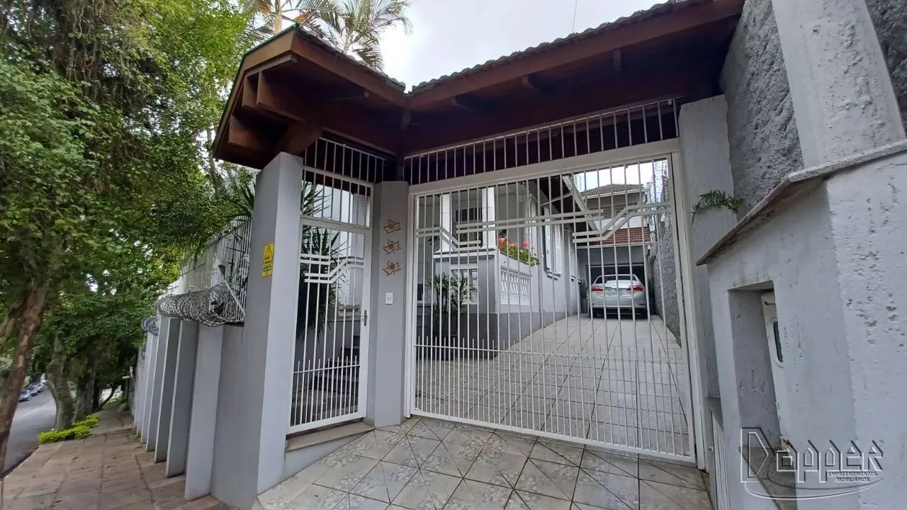 Casa residencial à venda no bairro Hamburgo Velho com 302 m² e 5 dormitórios/quartos