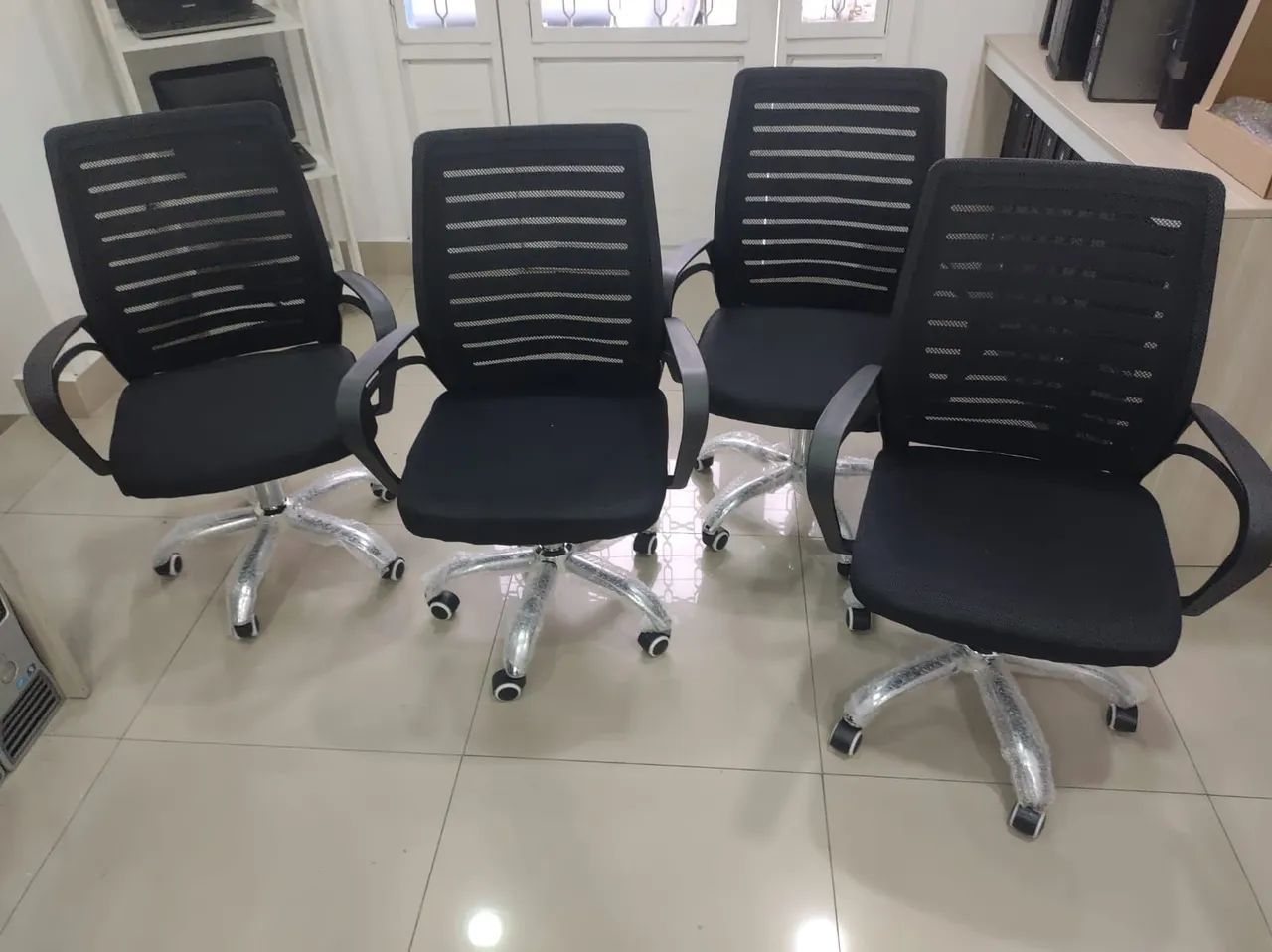 Cadeiras de Escritório  - NOVAS  R$250,00 cada - Foto 4