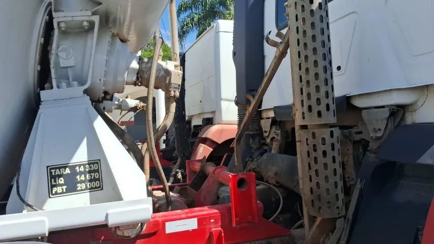 VW 31.280 8x4 2015/16 - Balão 10m3 Liebherr - Foto 5