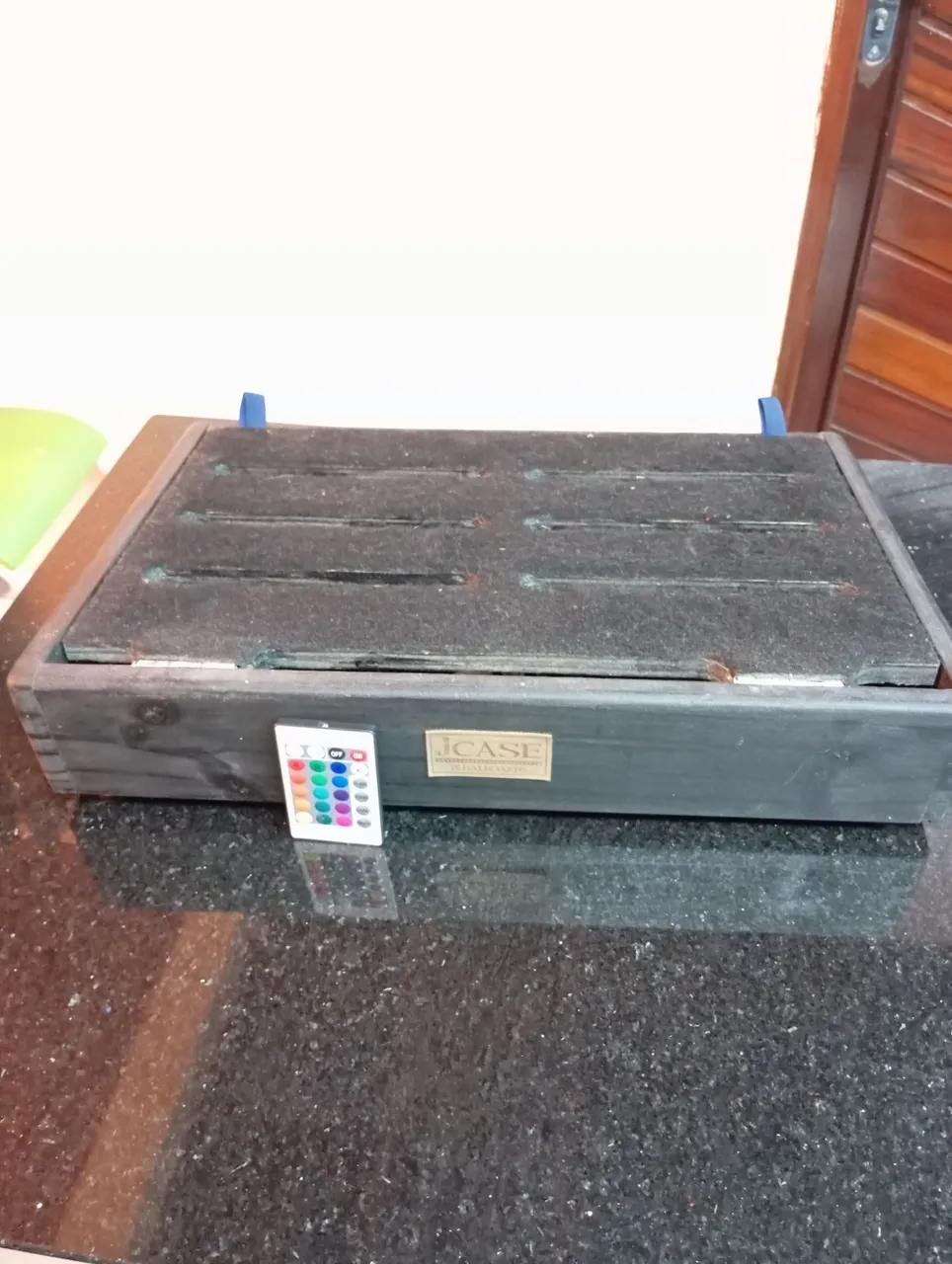 Pedalboard JCase com LED RGB e controle remoto