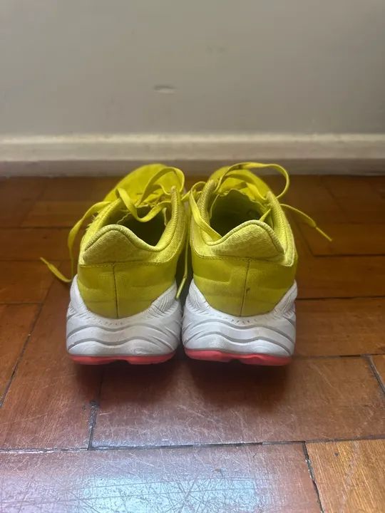 Tênis Hoka Clifton 8 - Amarelo - 39 - Foto 3